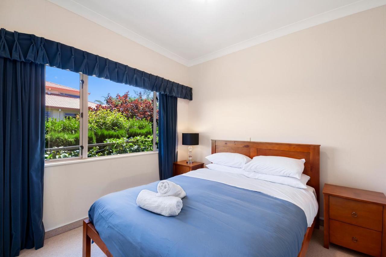 Lake View By Town Taupo Exterior photo